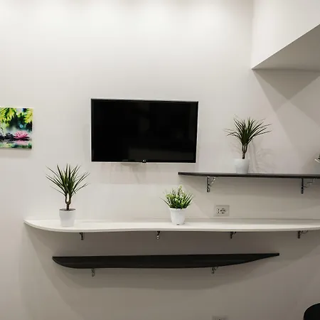 לינה וארוחת בוקר Elegance 4*