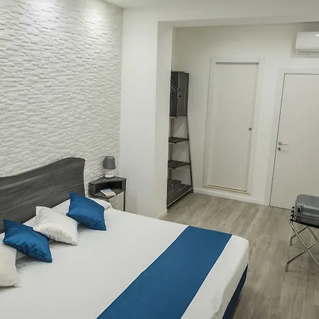לינה וארוחת בוקר Elegance 4*