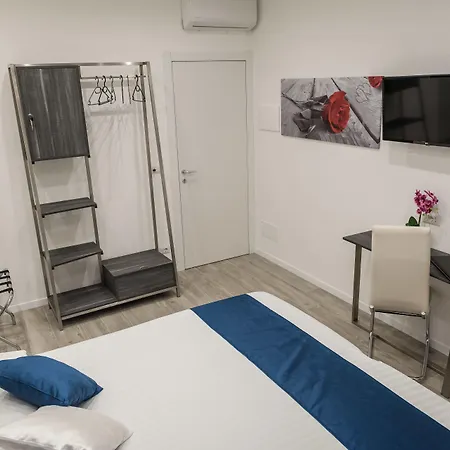 Elegance לינה וארוחת בוקר טאורמינה