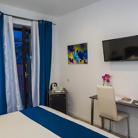 לינה וארוחת בוקר Elegance טאורמינה