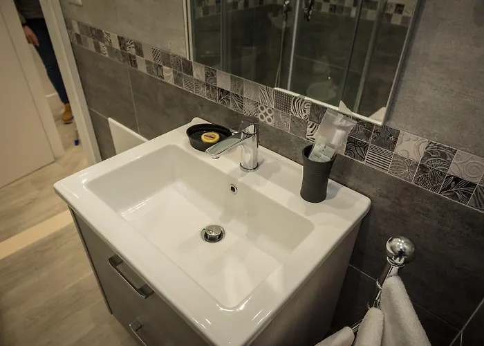 Elegance Bed and Breakfast 4*