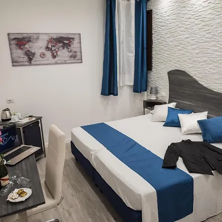 Elegance Bed & Breakfast 2*