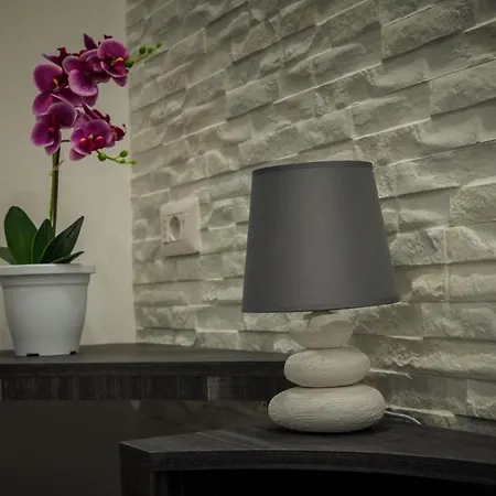Elegance Bed & Breakfast 2*